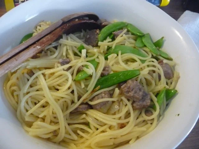 Pasta : Spaghetti mit Cevapcici-Hack und Schoten dazu einen Salat - Rezept - Bild Nr. 11