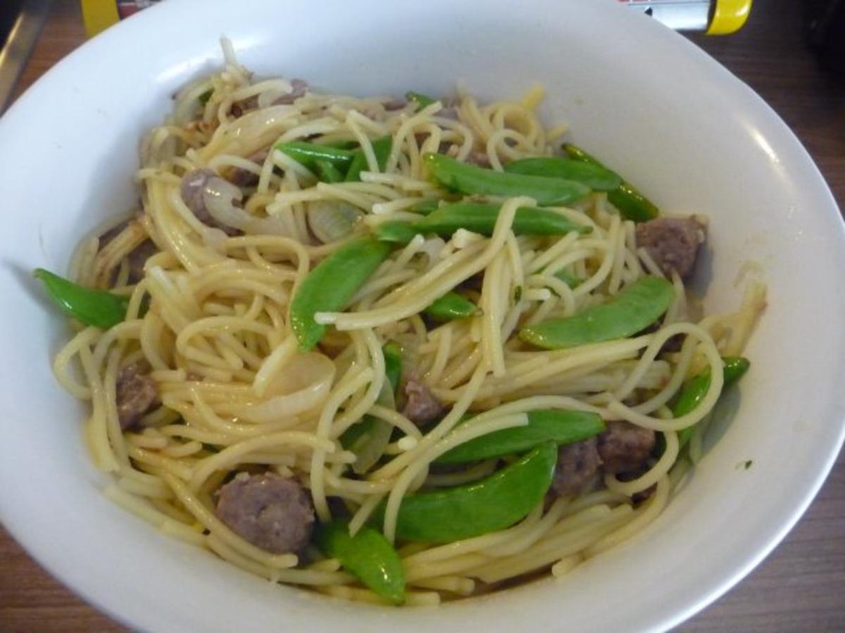 Pasta : Spaghetti mit Cevapcici-Hack und Schoten dazu einen Salat - Rezept - Bild Nr. 12