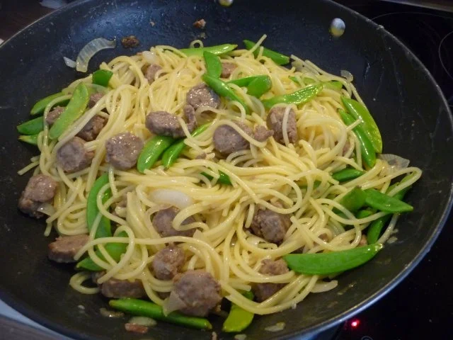 Pasta : Spaghetti mit Cevapcici-Hack und Schoten dazu einen Salat - Rezept - Bild Nr. 15