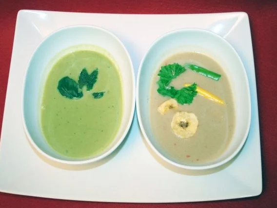 Pas de deux - Sommerliche Erbsensuppe und Bananen-Chili-Suppe - Rezept