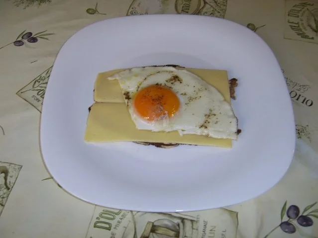 Rezept: Letscho Käse Spiegelei Bild Nr. 4 Letscho Käse Spiegelei - Rezept - Bild Nr. 4
