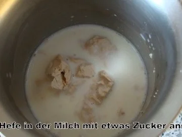 Gugelhupf mit Nuß-Mandel-Nougatfüllung - Rezept - Bild Nr. 2