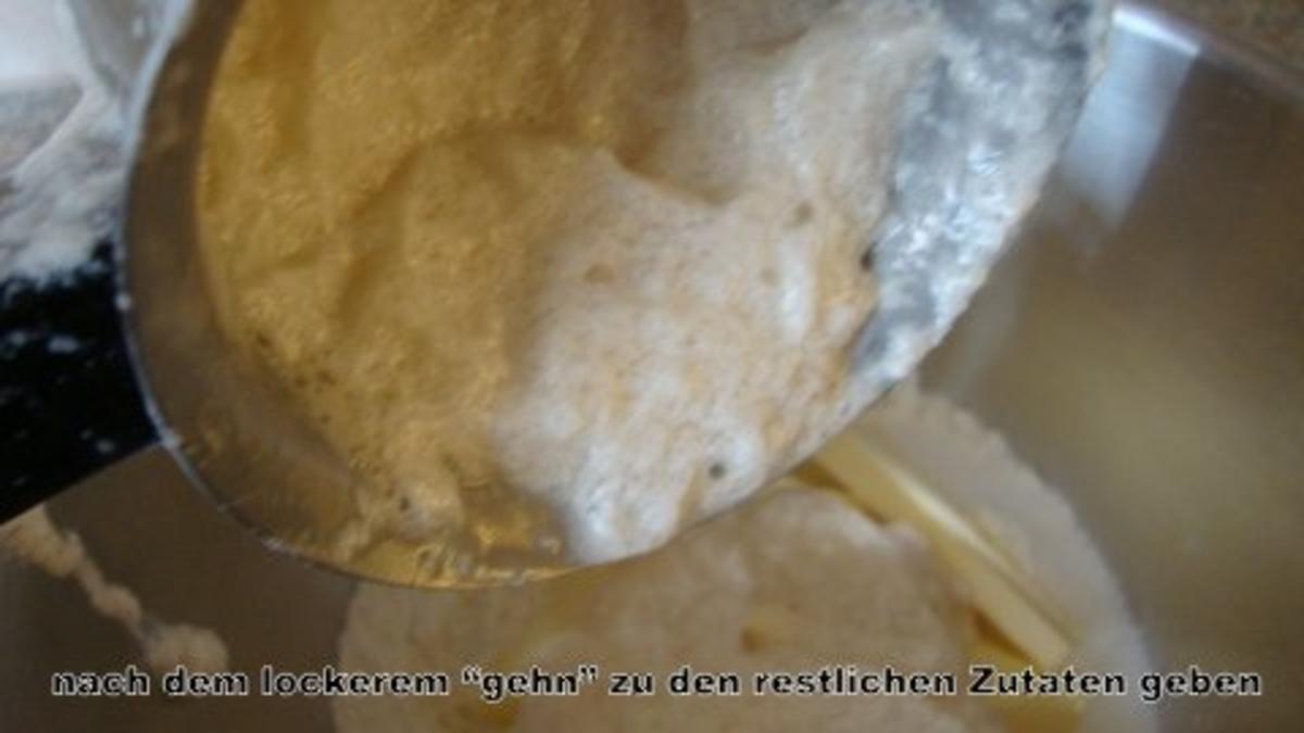 Gugelhupf mit Nuß-Mandel-Nougatfüllung - Rezept - Bild Nr. 4