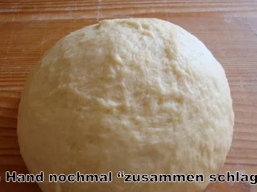 Gugelhupf mit Nuß-Mandel-Nougatfüllung - Rezept - Bild Nr. 7