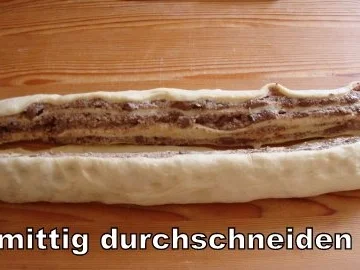 Gugelhupf mit Nuß-Mandel-Nougatfüllung - Rezept - Bild Nr. 13