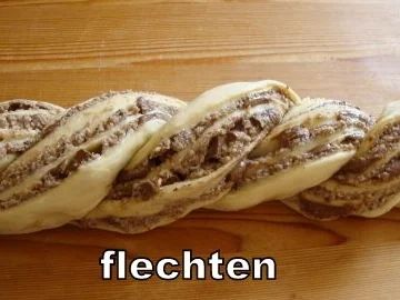 Gugelhupf mit Nuß-Mandel-Nougatfüllung - Rezept - Bild Nr. 14