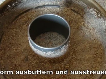 Gugelhupf mit Nuß-Mandel-Nougatfüllung - Rezept - Bild Nr. 15