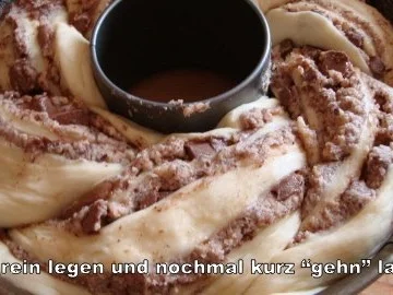Gugelhupf mit Nuß-Mandel-Nougatfüllung - Rezept - Bild Nr. 16
