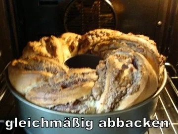 Gugelhupf mit Nuß-Mandel-Nougatfüllung - Rezept - Bild Nr. 17