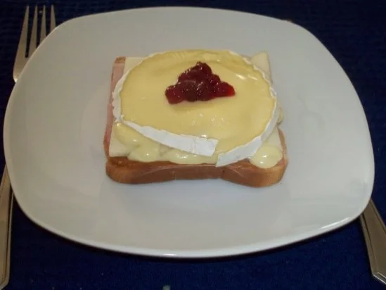 Toast mit Schinken, Birnen und Camembert - Rezept