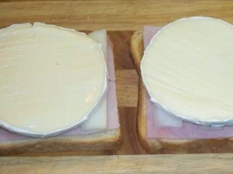 Toast mit Schinken, Birnen und Camembert - Rezept - Bild Nr. 4