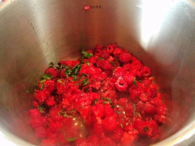 Himbeer-Marmelade mit feinem Rotwein-Weinbrandgeschmack - Rezept - Bild Nr. 7