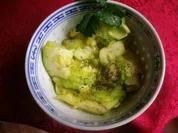 Zucchini-Gurkensalat - Rezept