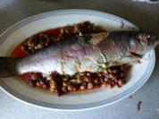 Zitronen-Kräuterforelle mit Weintraubensauce - Rezept