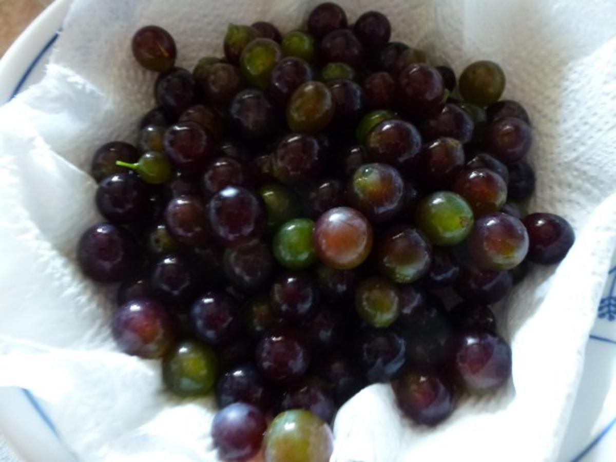 Zitronen-Kräuterforelle mit Weintraubensauce - Rezept - Bild Nr. 7