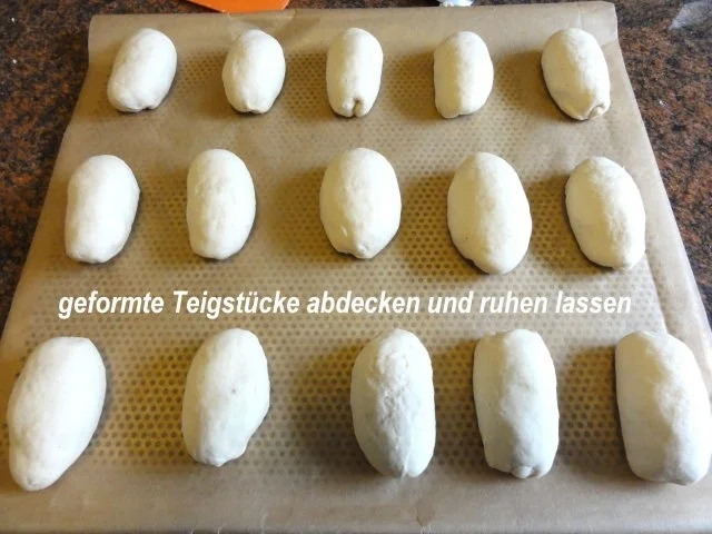 Rezept: Brot: SONNTAGS-BRÖTCHEN Bild Nr. 5 Brot: SONNTAGS-BRÖTCHEN - Rezept - Bild Nr. 5