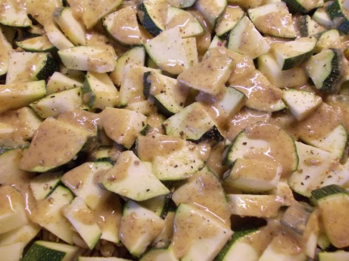 Zucchiniauflauf mit Dinkel und Walnußsoße - Rezept - Bild Nr. 6