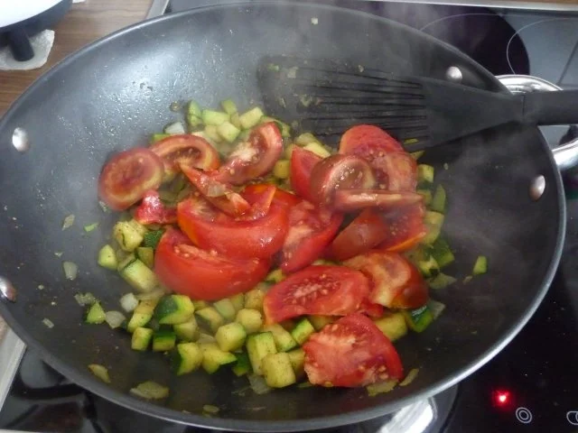 Pasta : ...mit Gemüse-Tomatensoße und Bockwurst - Rezept - Bild Nr. 11