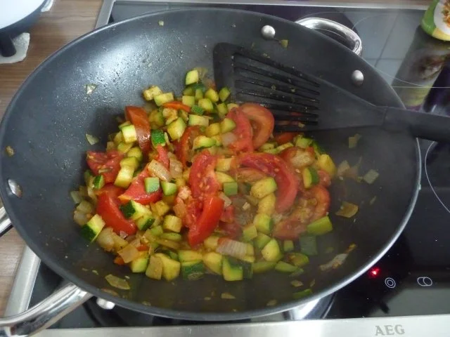 Pasta : ...mit Gemüse-Tomatensoße und Bockwurst - Rezept - Bild Nr. 12
