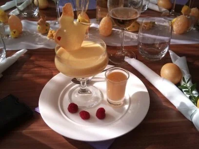 Mango Panna Cotta mit knusprigem Cracker und Eierlikör - Rezept