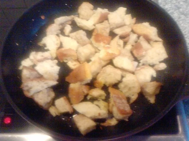 Rezept: Hart aber herzlich -oder- Der Altes-hartes -Brot-muß-man nicht-wegwerfen-Auflauf Bild Nr. 6 Hart aber herzlich -oder- Der Altes-hartes -Brot-muß-man nicht-wegwerfen-Auflauf - Rezept - Bild Nr. 6