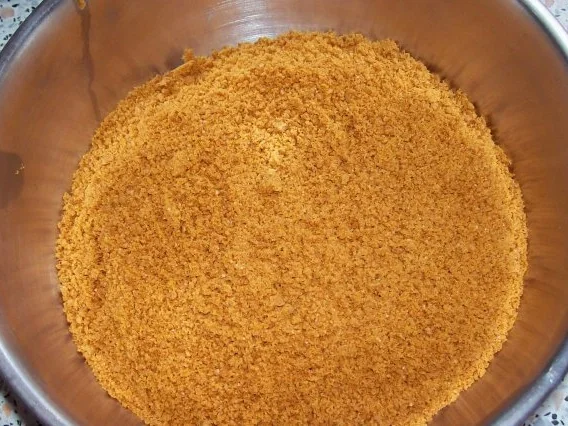 Fruchtiger Johannisbeer-Quark-Kuchen mit Karamellboden - Rezept - Bild Nr. 3