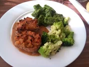 Schweinemedallions mit Aprikosenkruste an Spinatgnocchis und Röschen Trio - Rezept