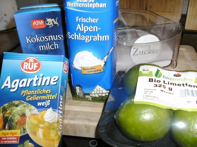 Limetten-Kokosmousse mit beschwipstem Pfirsichkompott - Rezept - Bild Nr. 2