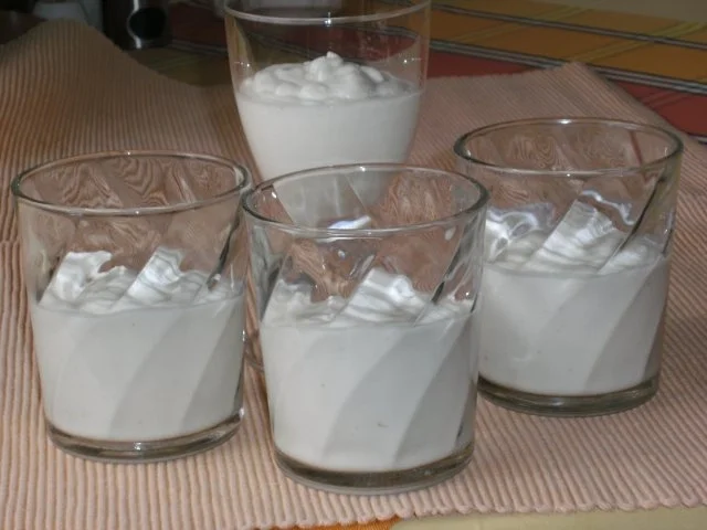 Limetten-Kokosmousse mit beschwipstem Pfirsichkompott - Rezept - Bild Nr. 8