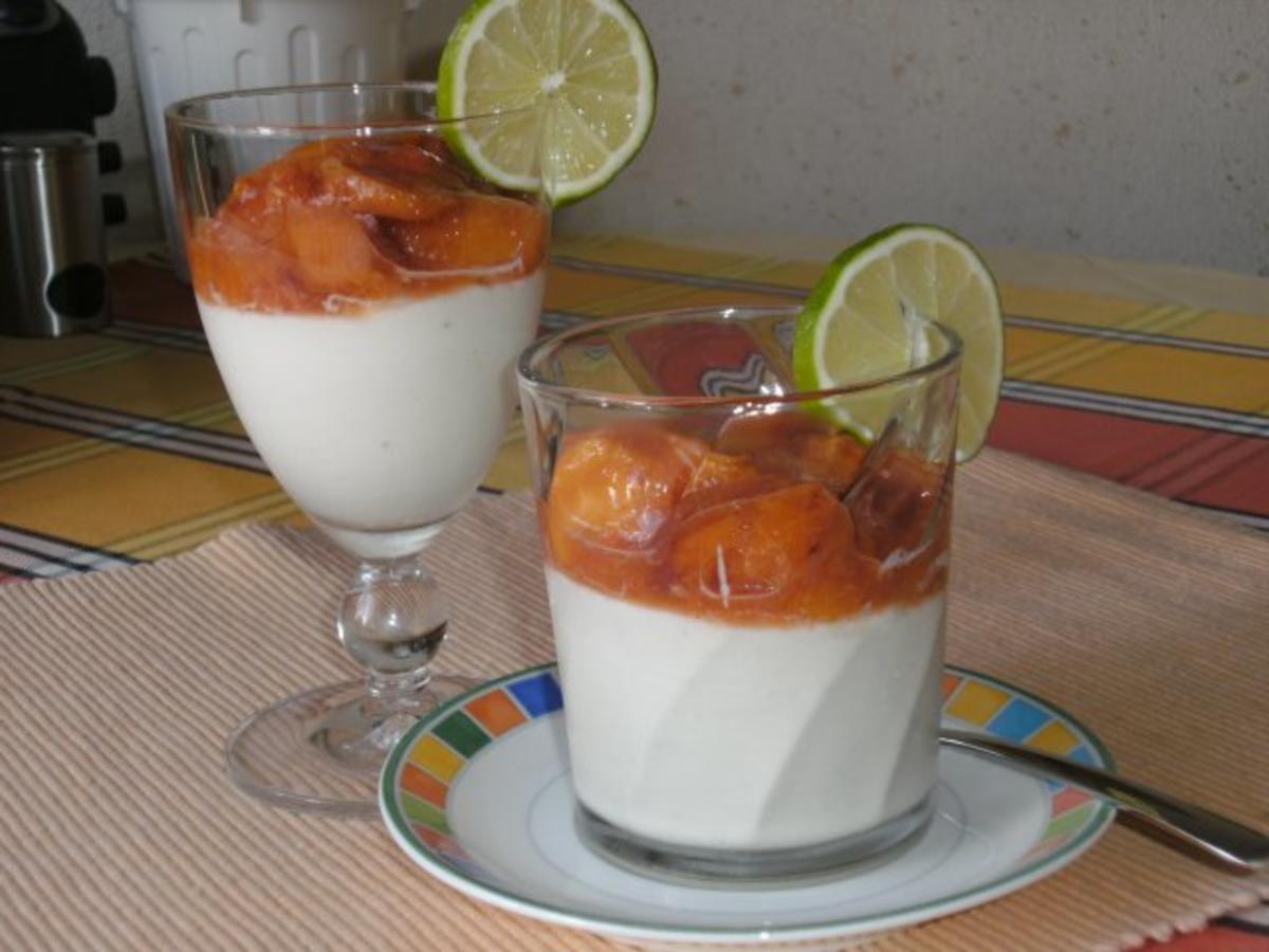 Limetten-Kokosmousse mit beschwipstem Pfirsichkompott - Rezept