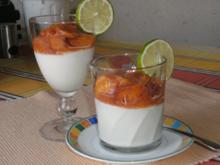Limetten-Kokosmousse mit beschwipstem Pfirsichkompott - Rezept
