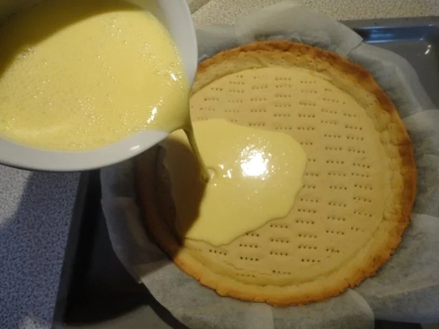 Limetten Tarte mit flambierten Pflaumen - Rezept - Bild Nr. 6