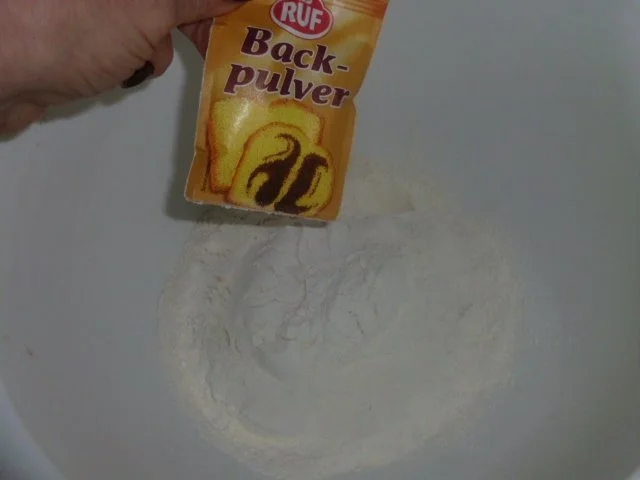 Pflaumen - Pfirsichkuchen mit Baiserhaube - Rezept - Bild Nr. 4