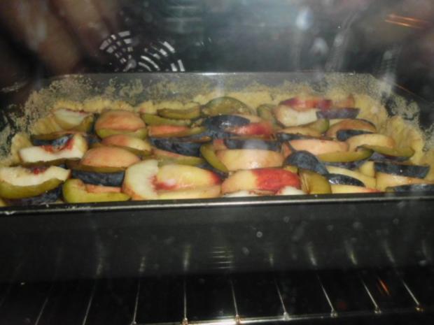 Pflaumen - Pfirsichkuchen mit Baiserhaube - Rezept - kochbar.de