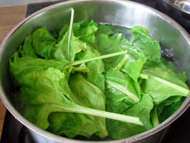 Rezept: Flädle mit Mangold-Schinken-Hirtenkäsefüllung und Frischkäsesößle Bild Nr. 2 Flädle mit Mangold-Schinken-Hirtenkäsefüllung und Frischkäsesößle - Rezept - Bild Nr. 2