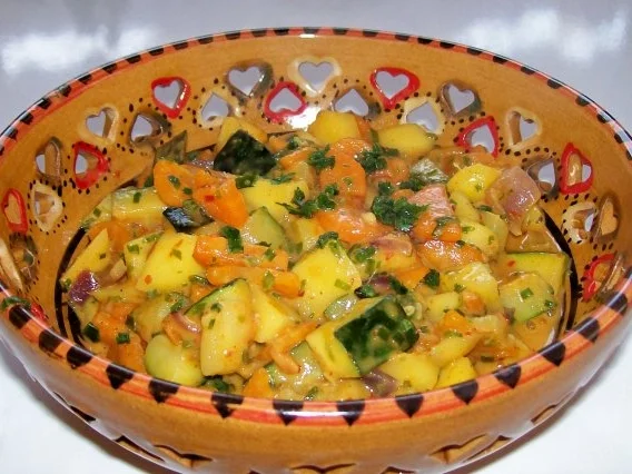 Scharfes Möhren-Mango-Gemüse in Erdnuss-Soße - Rezept