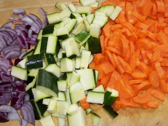 Scharfes Möhren-Mango-Gemüse in Erdnuss-Soße - Rezept - Bild Nr. 2