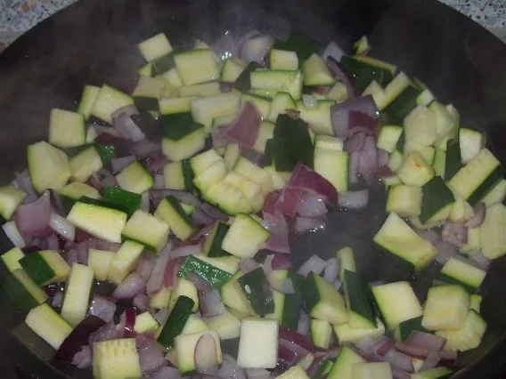 Scharfes Möhren-Mango-Gemüse in Erdnuss-Soße - Rezept - Bild Nr. 3