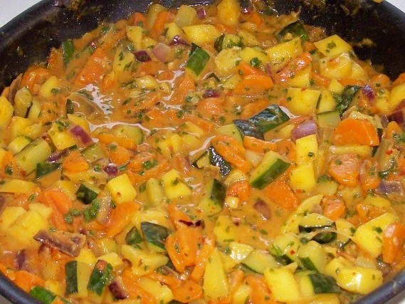 Scharfes Möhren-Mango-Gemüse in Erdnuss-Soße - Rezept - Bild Nr. 5