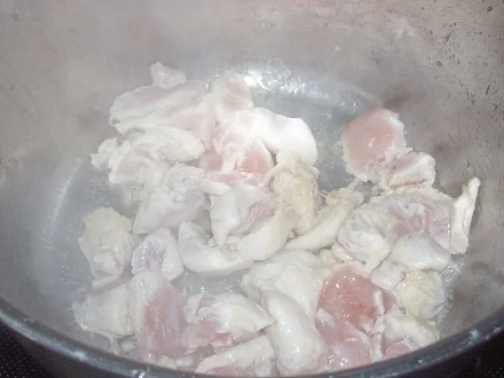 Geschmortes Hähnchenragout mit Pflaumen-Zimt-Couscous - Rezept - Bild Nr. 2