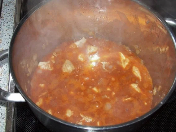 Geschmortes Hähnchenragout mit Pflaumen-Zimt-Couscous - Rezept - Bild Nr. 5