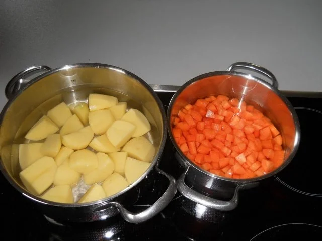 Rezept: Möhrengnocchi auf Kräuter-Mascarpone Bild Nr. 2 Möhrengnocchi auf Kräuter-Mascarpone - Rezept - Bild Nr. 2