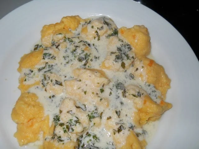 Rezept: Möhrengnocchi auf Kräuter-Mascarpone Möhrengnocchi auf Kräuter-Mascarpone - Rezept