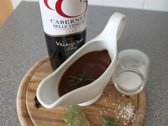 Rezept: Rotweinsoße Rotweinsoße - Rezept