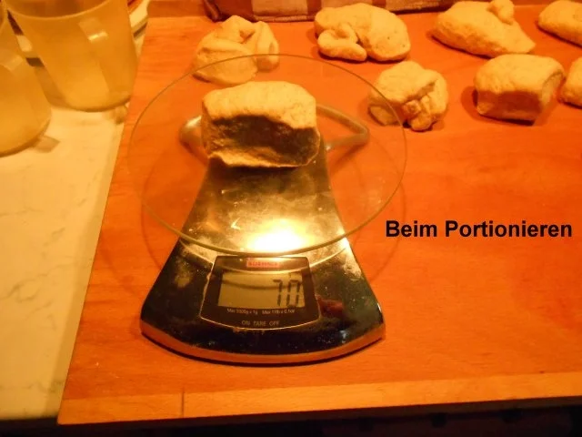 Rezept: Marzipan- Brötchen Bild Nr. 25 Marzipan- Brötchen - Rezept - Bild Nr. 25