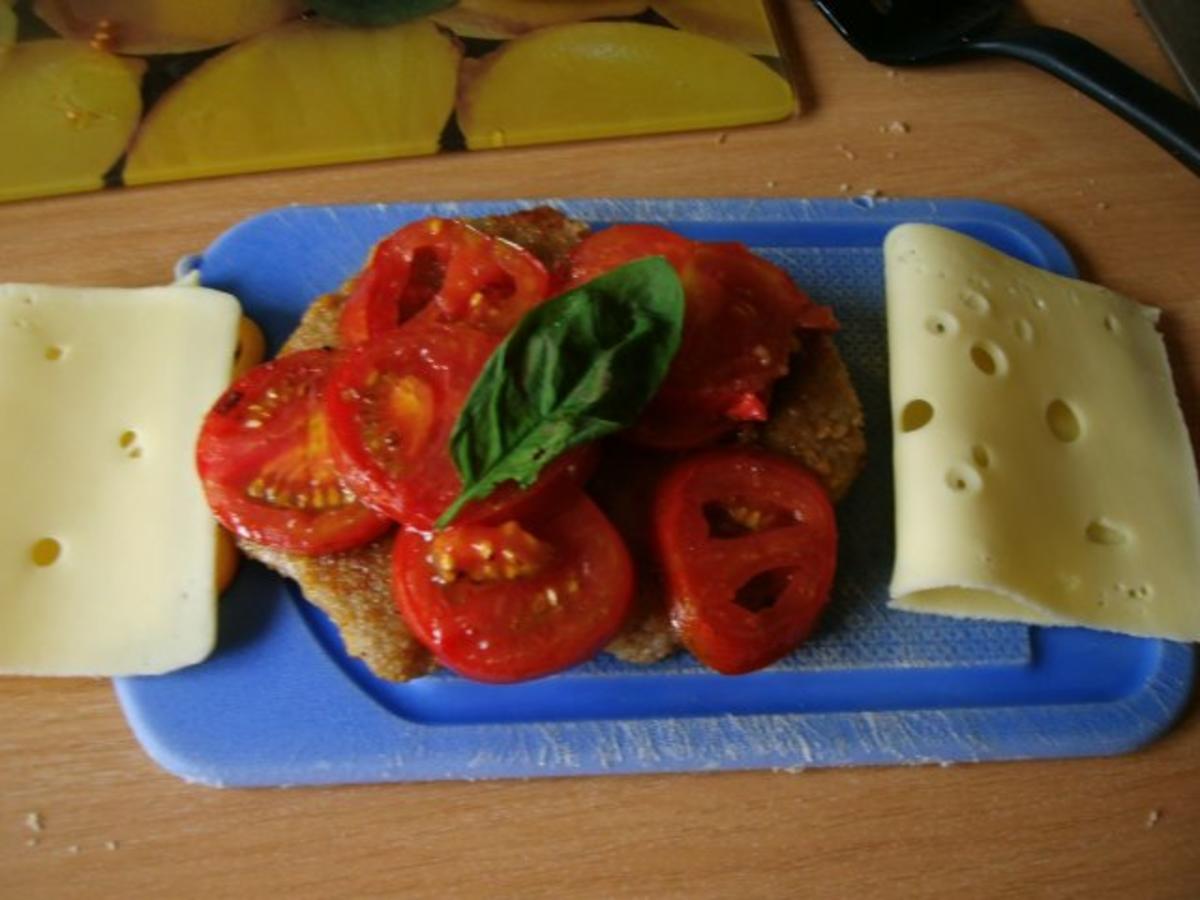 Kammkotelett mit Tomaten und Käse und Backofenkartoffeln - Rezept - Bild Nr. 7
