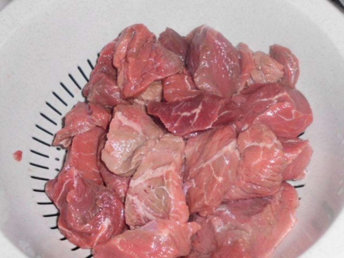 Scharfer Gulasch aus Rind, dazu Blumenkohl in Butter gebettet - einfach ...