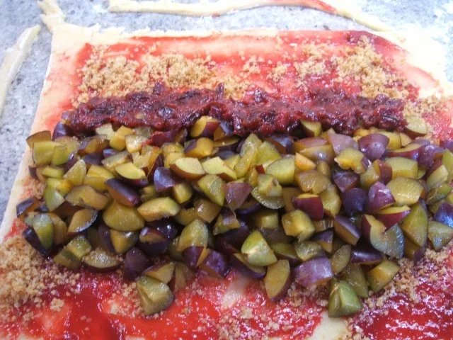 Rezept: Backen: Zwetschgenstrudel mit Mürbteig Bild Nr. 16 Backen: Zwetschgenstrudel mit Mürbteig - Rezept - Bild Nr. 16