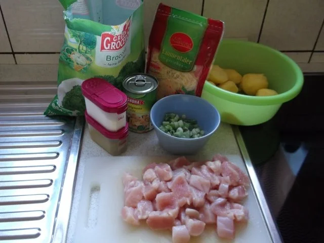 Rezept: Broccoli-Kartoffel-Hähnchen-Champi-Auflauf Bild Nr. 2 Broccoli-Kartoffel-Hähnchen-Champi-Auflauf - Rezept - Bild Nr. 2