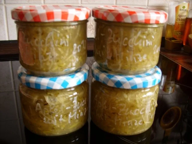 Konfitüre & Co:  Apfel - Zucchini mit Minze - Rezept